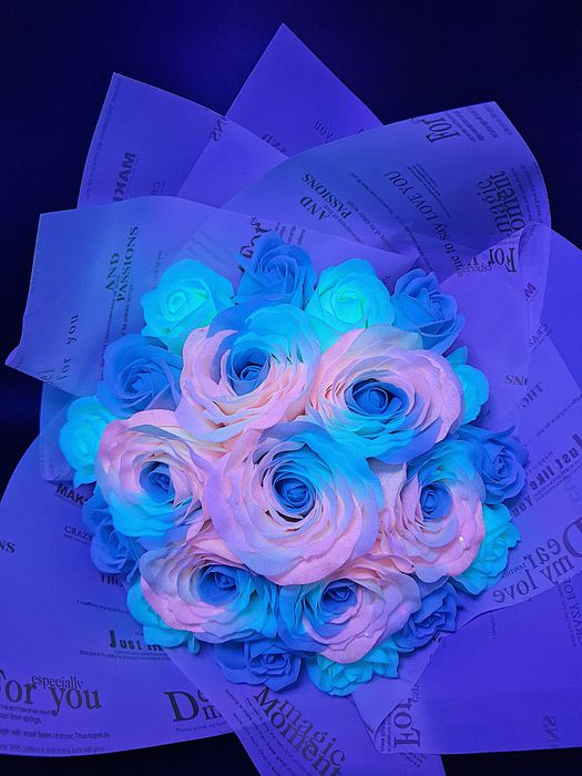 Buchet de trandafiri de sapun flori FOSFORESCENTE