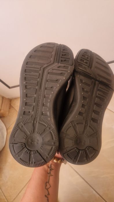 Маратонки under-38,5 номер