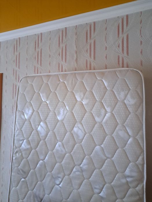 Чистый удобный  матрас