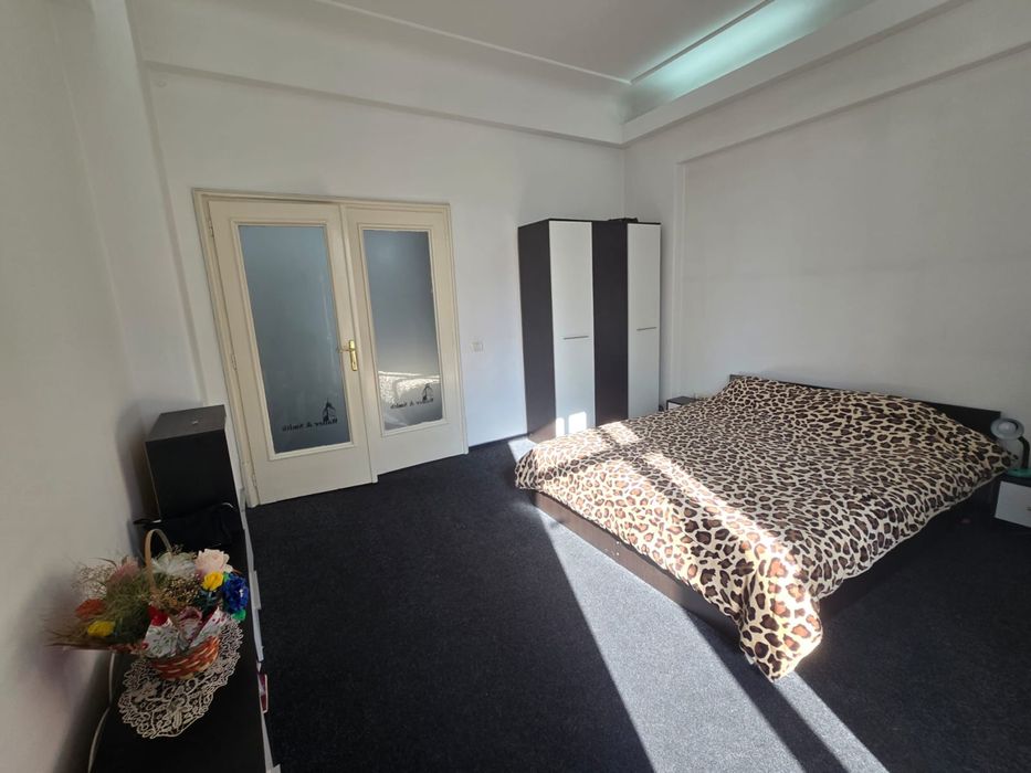 Apartament cu 4 camere de vanzare zona piata victoriei