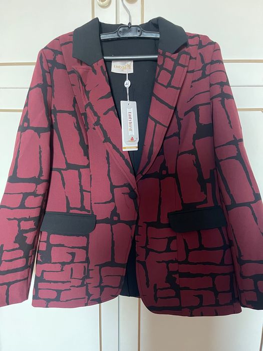 Страхотно вталено сако много подходящо за предстоящите празници - М/Л