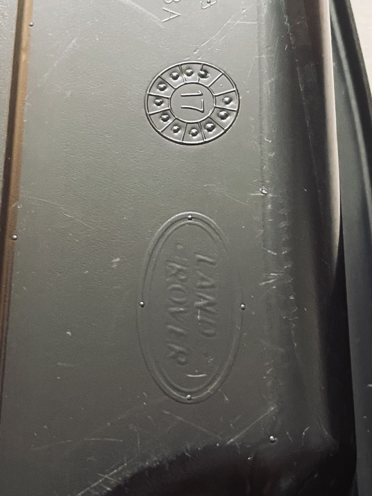 Оригинална гумена постелка за багажник за Range Rover Sport след 2017