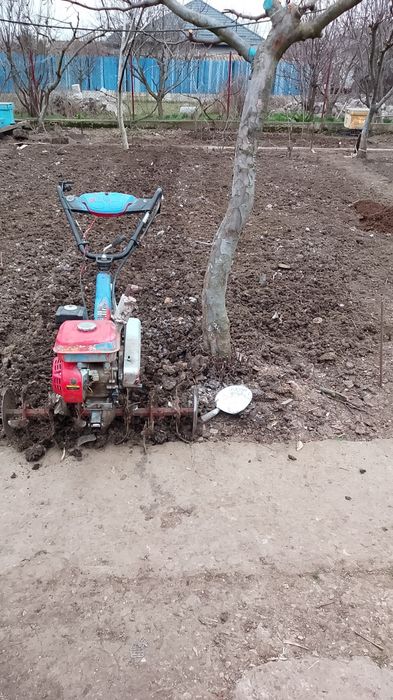 Săp grădini manual sau mecanic