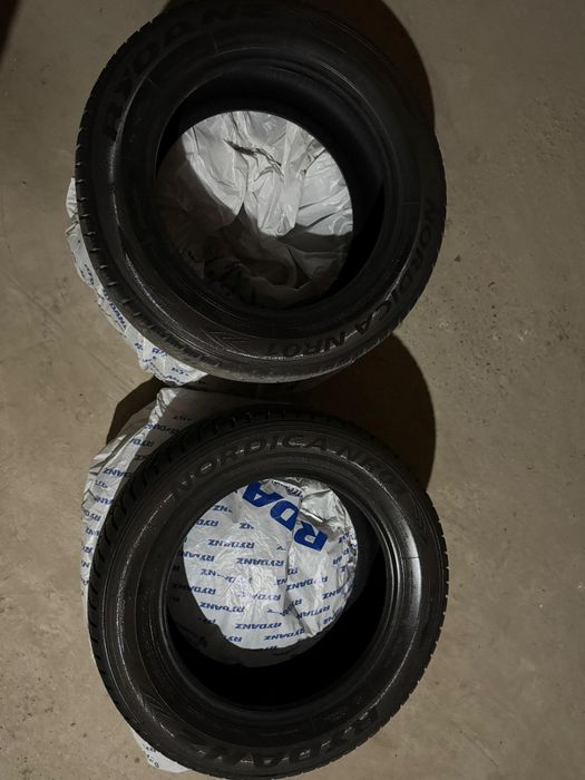 Шины 215 - 60 -  15, ездил один  сезон, в отл состоянии