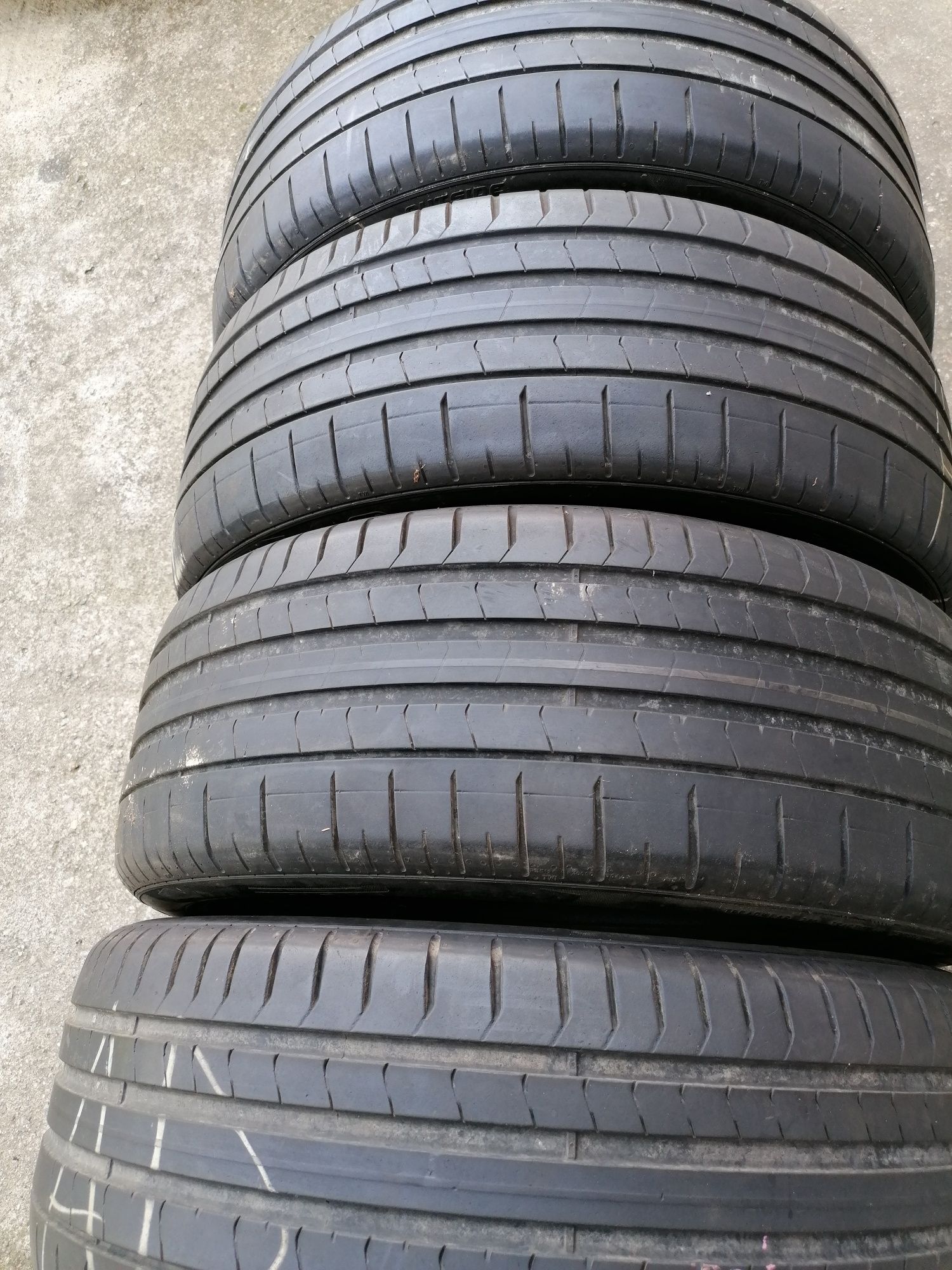 Vând 4 anvelope vară pirelli 245.45.20