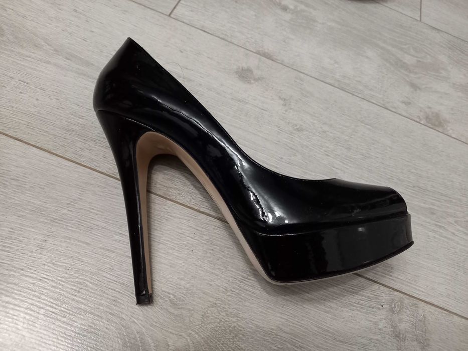 Musette-елегантни обувки на висок ток