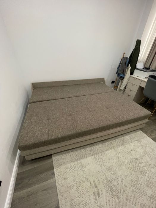 Canapea extensibile cu lada