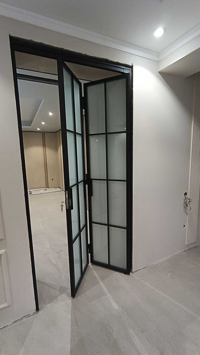 Раздвижные двери купе и стеклянныее конструкци  стиль