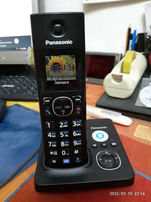 Радиотелефон с автоответчиком и цветным дисплеем