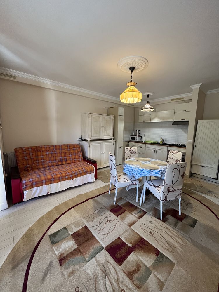 Inchiriez apartament 2 camere Mamaia centru