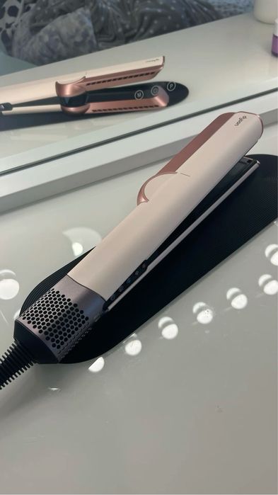 Dyson airstrait с всей комплектацией