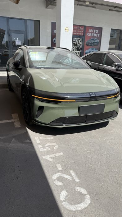 Zeekr 007  gt 2025 yil