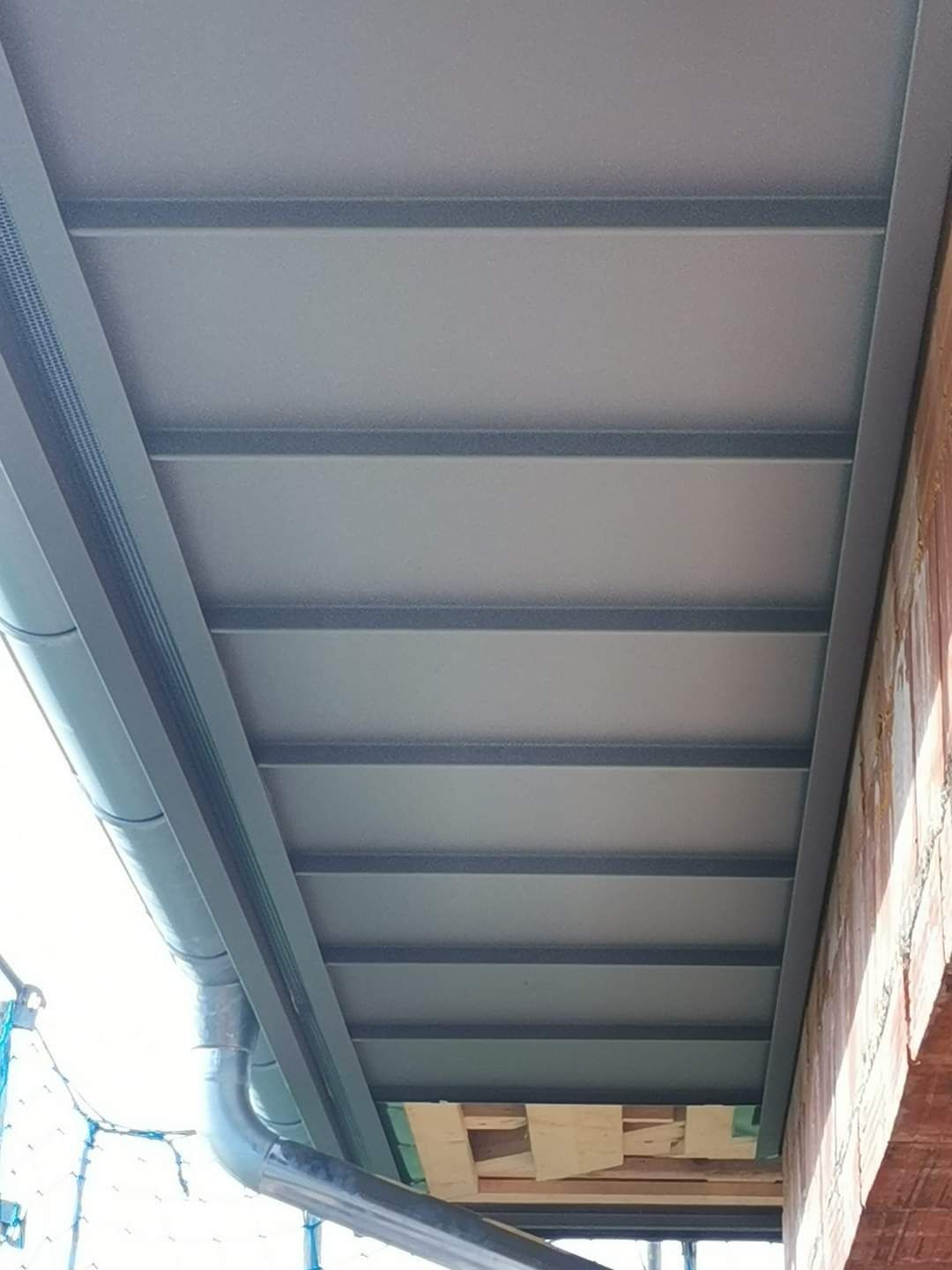 Montaj salceag reparatii acoperisuri tigla metalica jgheaburi burlane