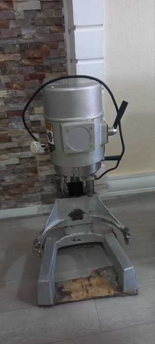 Миксер . Пиширик цехлари учун.