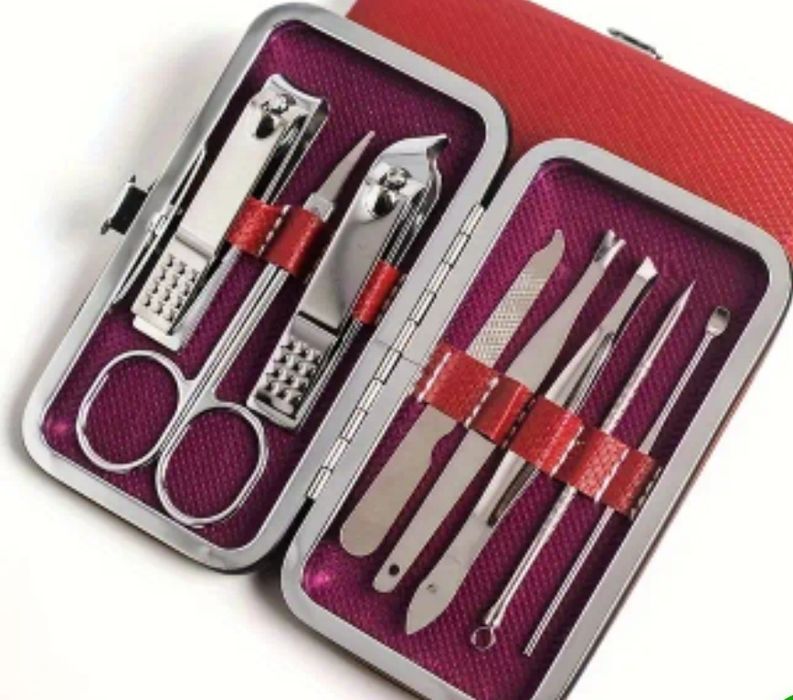 Vând set complet de manichiură si pedichiură