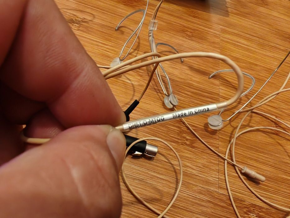 Set 4 Microfoane Shure MXW 1 si 2 , Dock MXWNCS4, SM86, DH5T