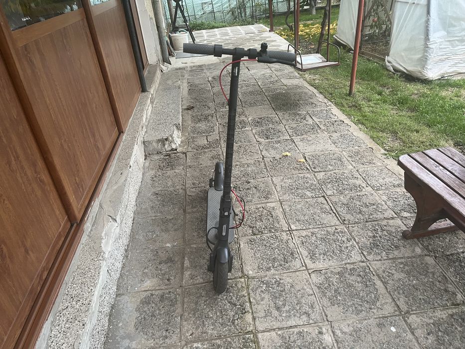 Продавам електрическа тротинетка xiomi electric 3 lite