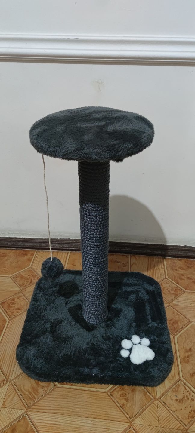 Когтеточка с мехомдля кошек. Новая. 55см