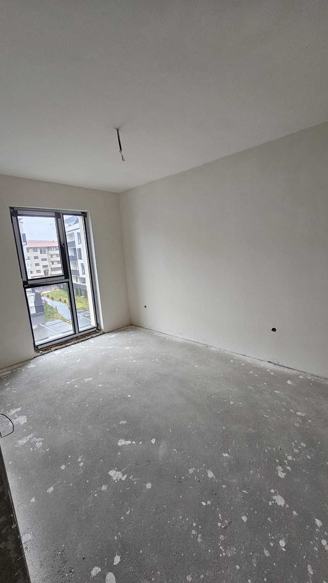 Apartament cu 3 camere, cu CF, zona Eroilor