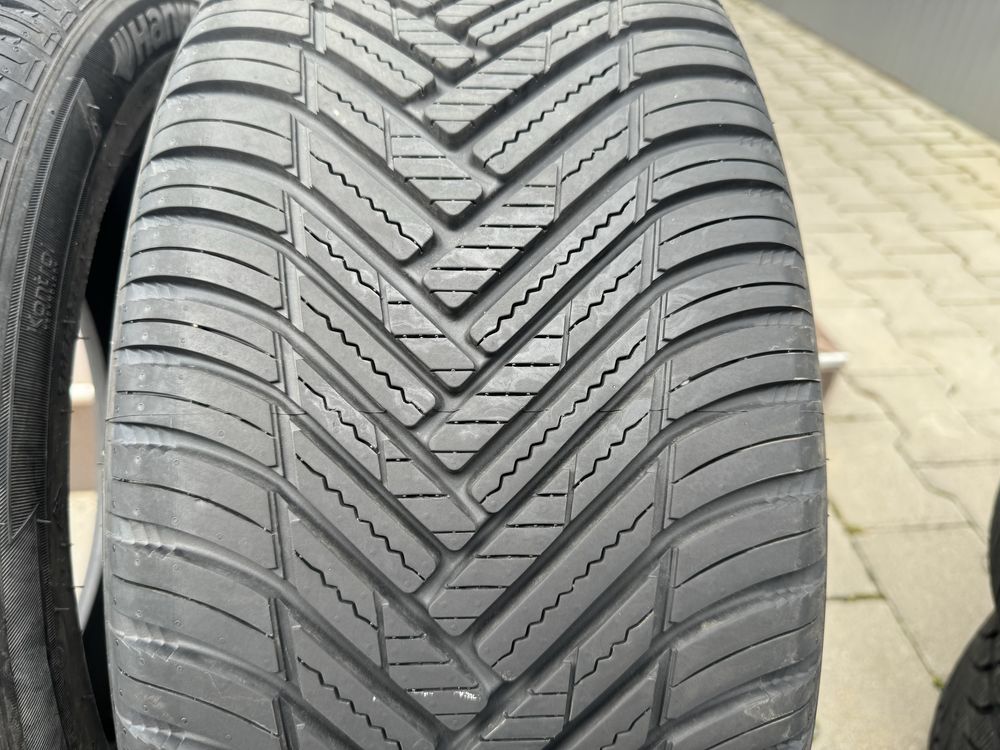 2 бр Почти Нови Всесезонни гуми Hankook 235/45/17