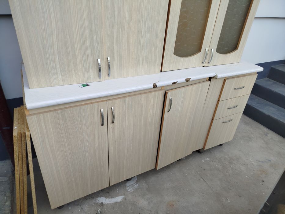 Кухонная мебель в хорошем состоянии,