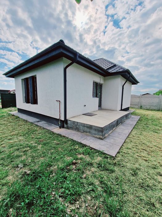 Propietar vand casa 3 camere pod decent pentru depozitare plus beci