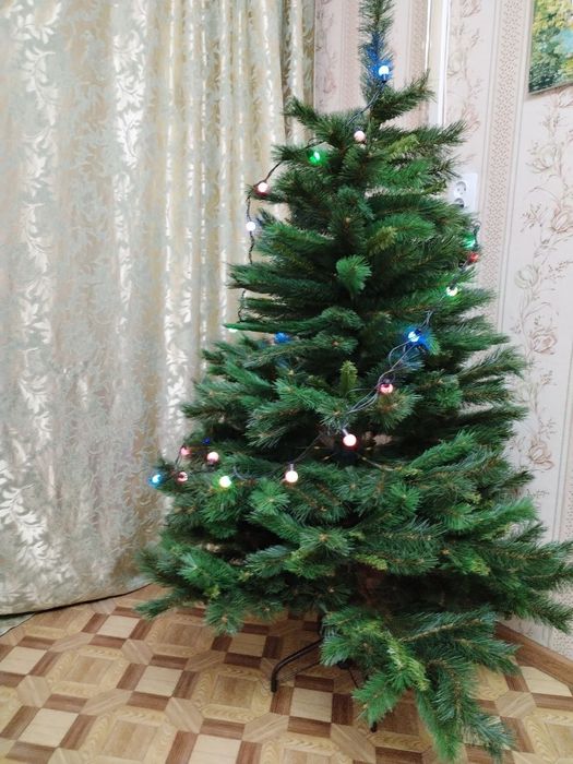 Продаетсяпышная  ёлка
