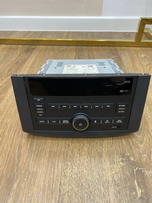 Продается Магнитола и дифлектора на NEXIA 3