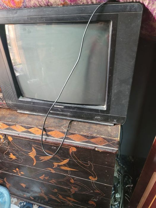 Sotiladi televizor