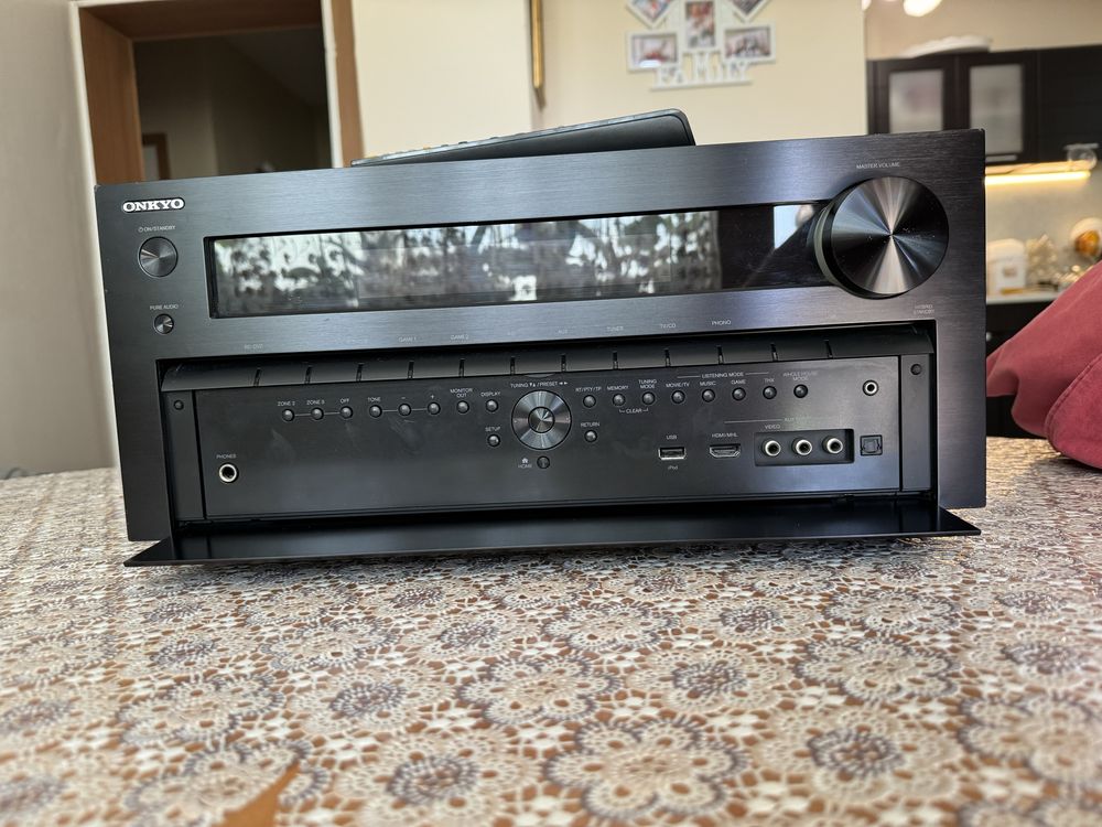 Onkyo TX-NR818 Качествен ресивър