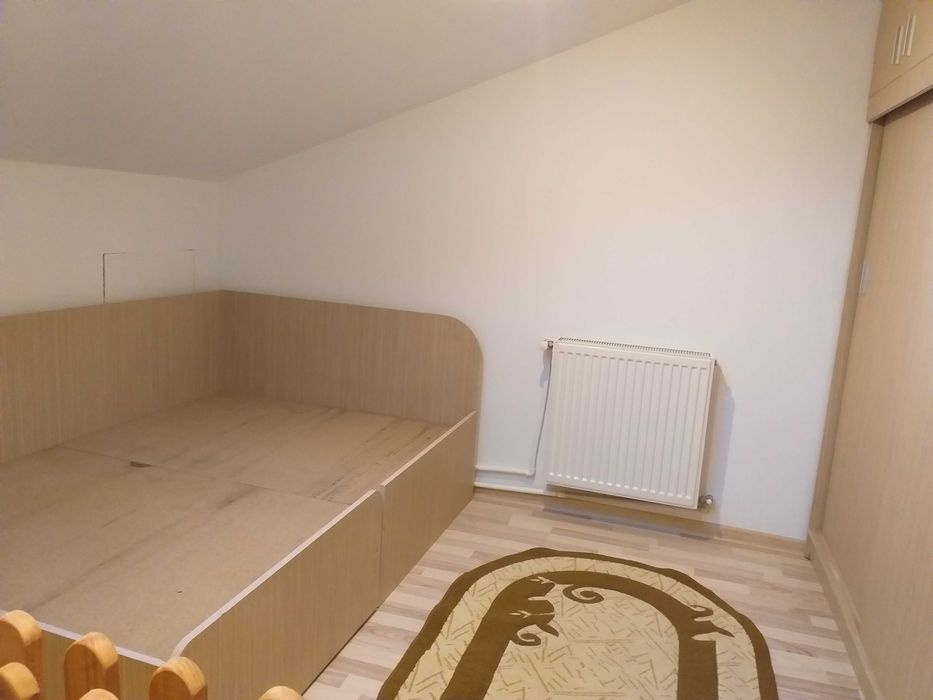 Proprietar, inchiriez apartament 2 cam mansarda Pacurari - langa Mega