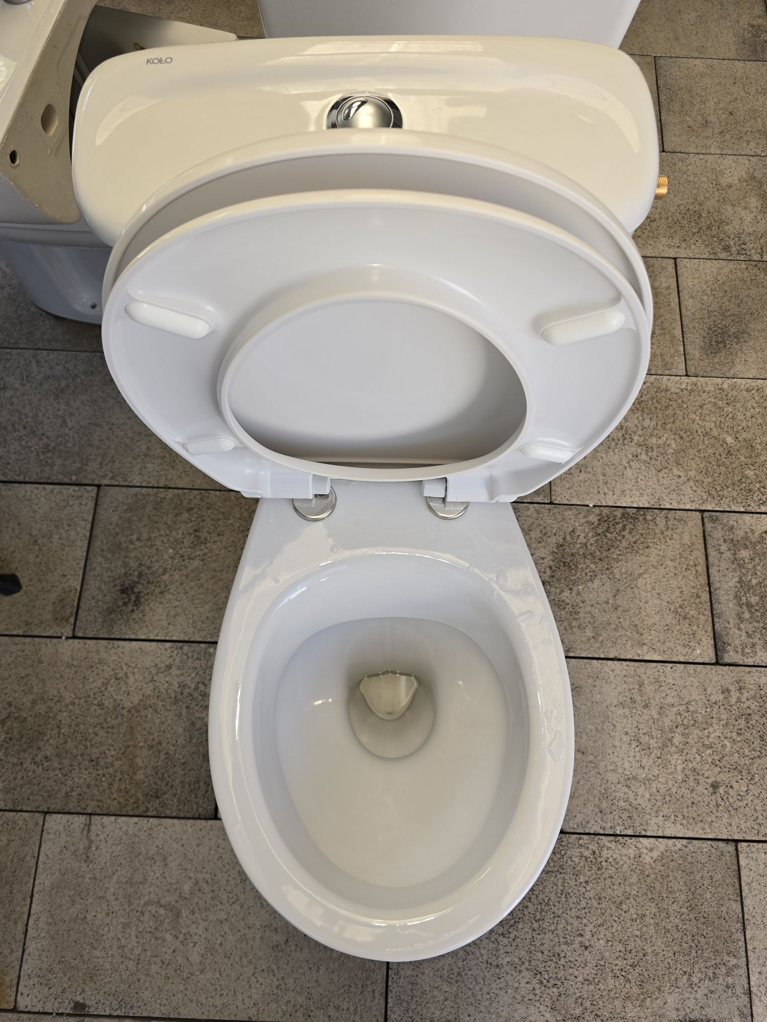 WC Geberit / Kolo set vas cu scurgere orizontala si cu rezervor