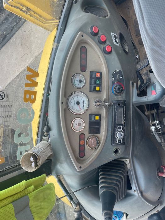Buldoexcavator komatsu