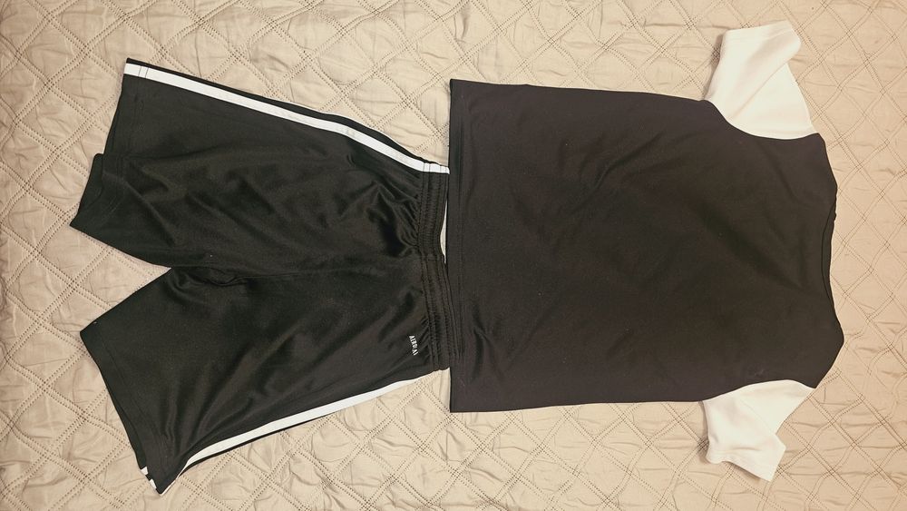 Echipament fotbal Juventus Adidas 9 10 ani (140)