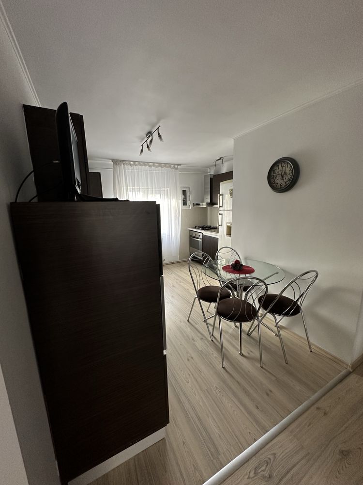Inchiriez apartament 3 camere / etaj 2 / Complet mobilat /