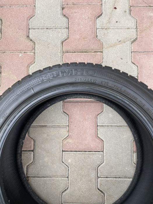 Vand 1 bucata anvelopa iarna Kumho, 215/45 R17