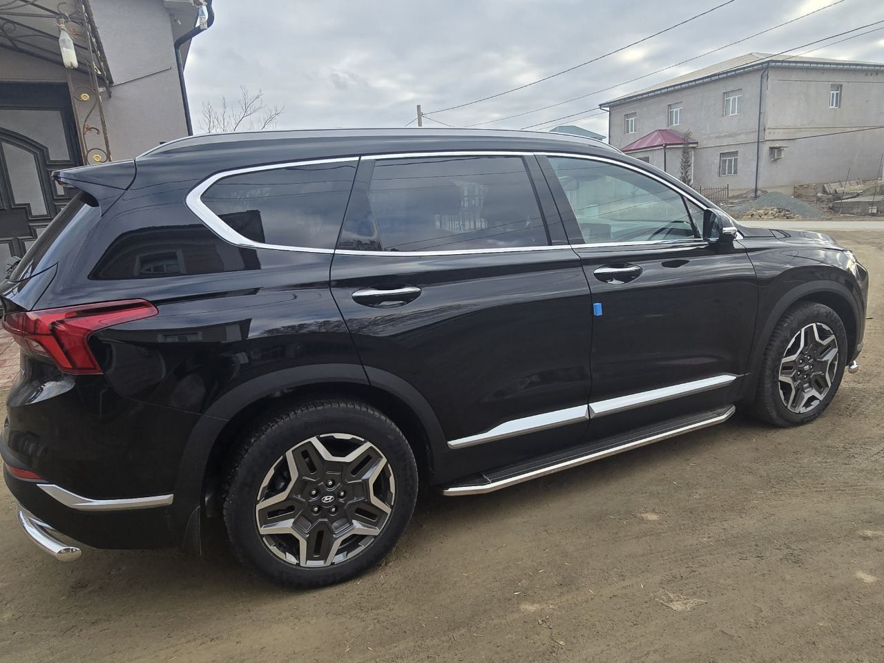 Hyundai Santa Fe satiladi