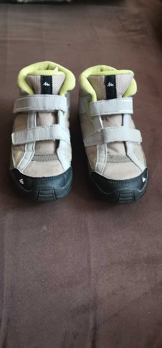 Продавам детски туристически обувки/ боти / високи маратонки, н. 31