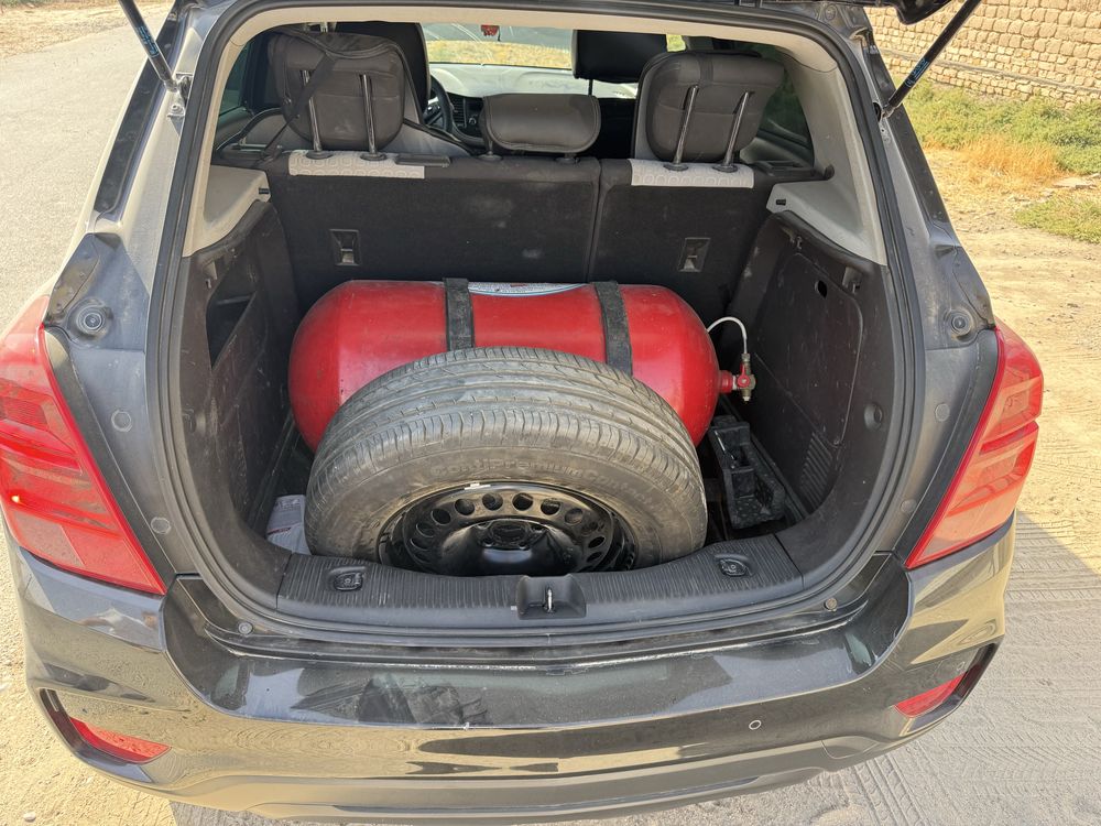 Tracker 1  sotiladi
