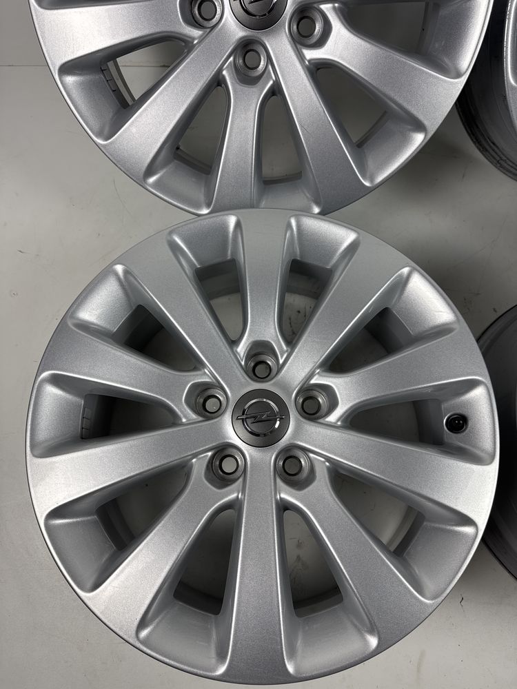 Se vinde set jante originale Opel R17 5x115