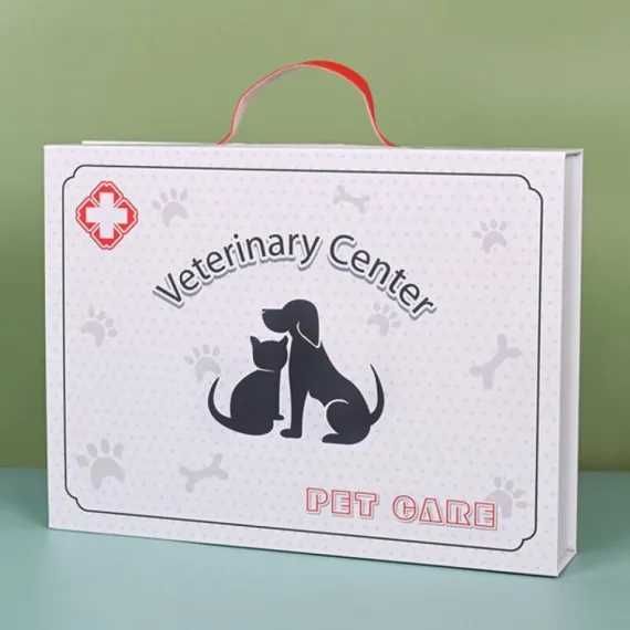 Trusa medic veterinar pentru copii din lemn cu 22 de accesorii