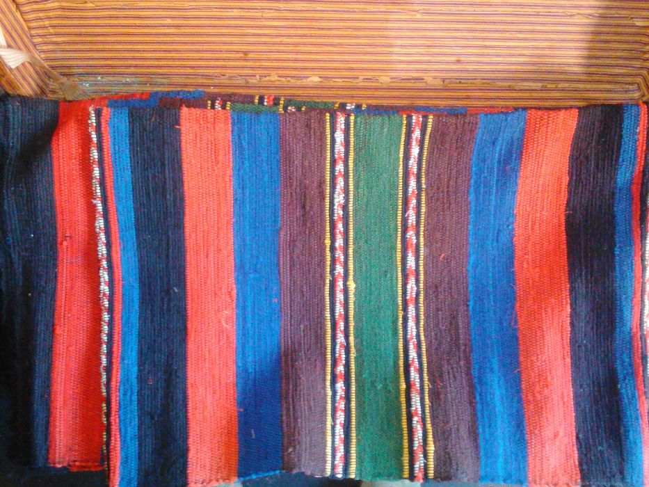 Сандък с пет неупотребявани черги