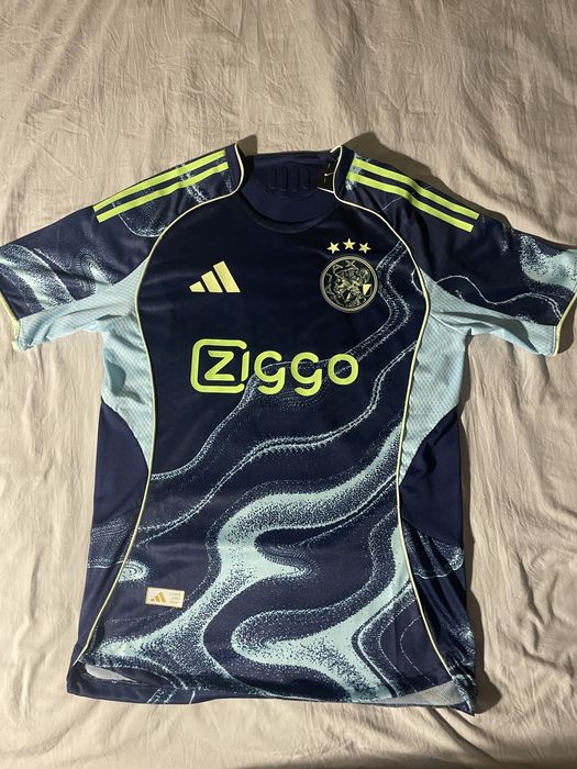 Чисто нови футболни тениски!