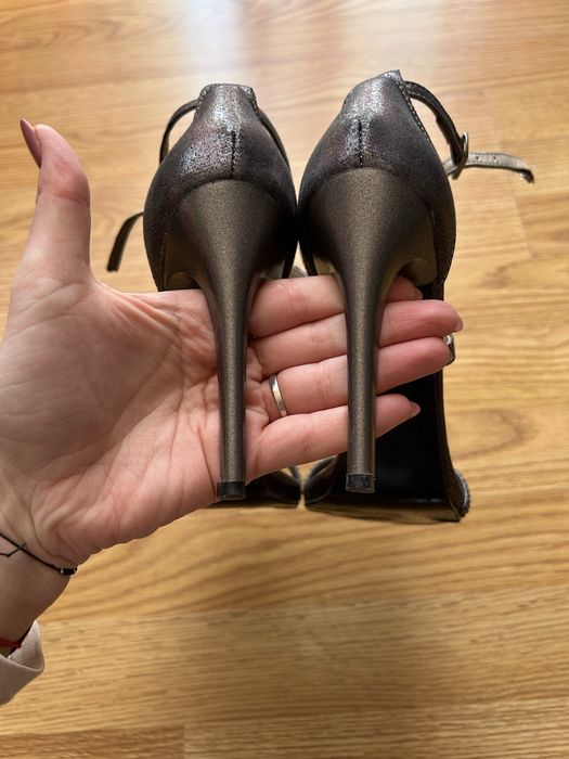 Sandale cu bretele 37