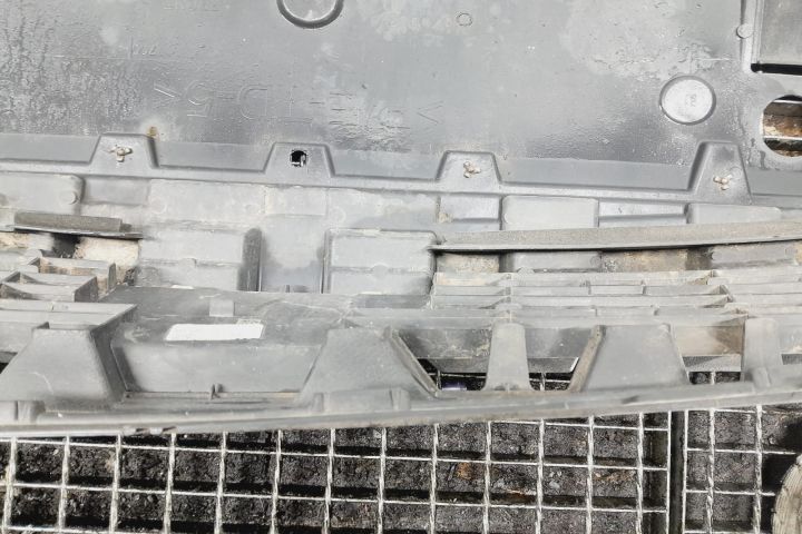 Bara fata inferioara cu grila radiator 622352140r Renault Captur 2  [din 2019 pana  2020] seria