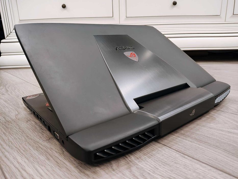Laptop gaming Asus Rog, intel core i7, display de 17,3 inch, ram 16 gb