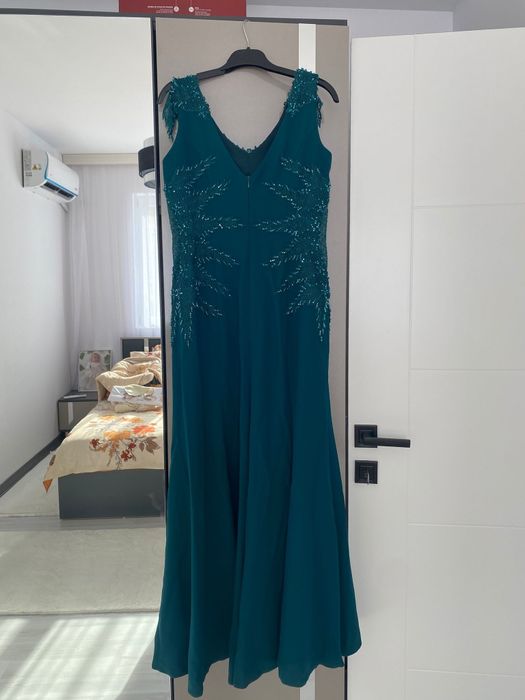 Официална рокля .