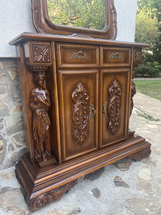 Comoda hol cu statuete si oglinda !