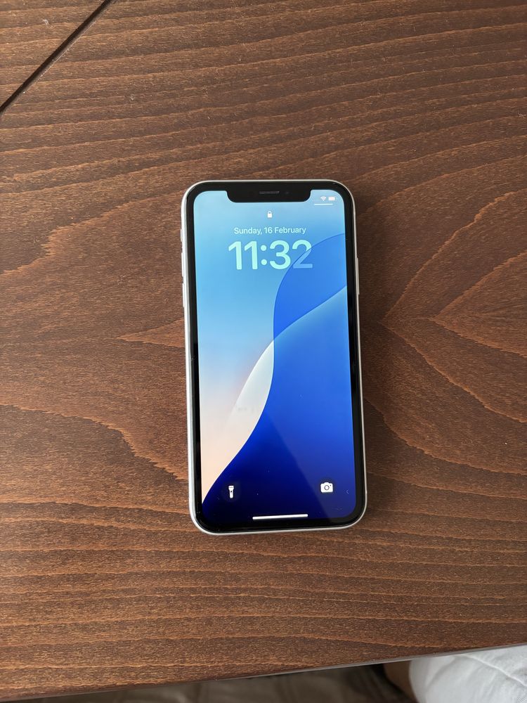 iPhone XR 64 GB White