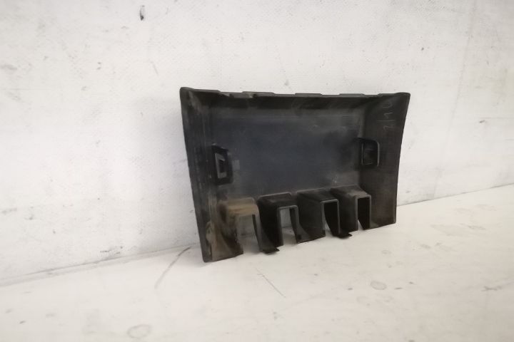 Capac Distronic Grila Centrala Original In Stare Buna Skoda  Scala  1